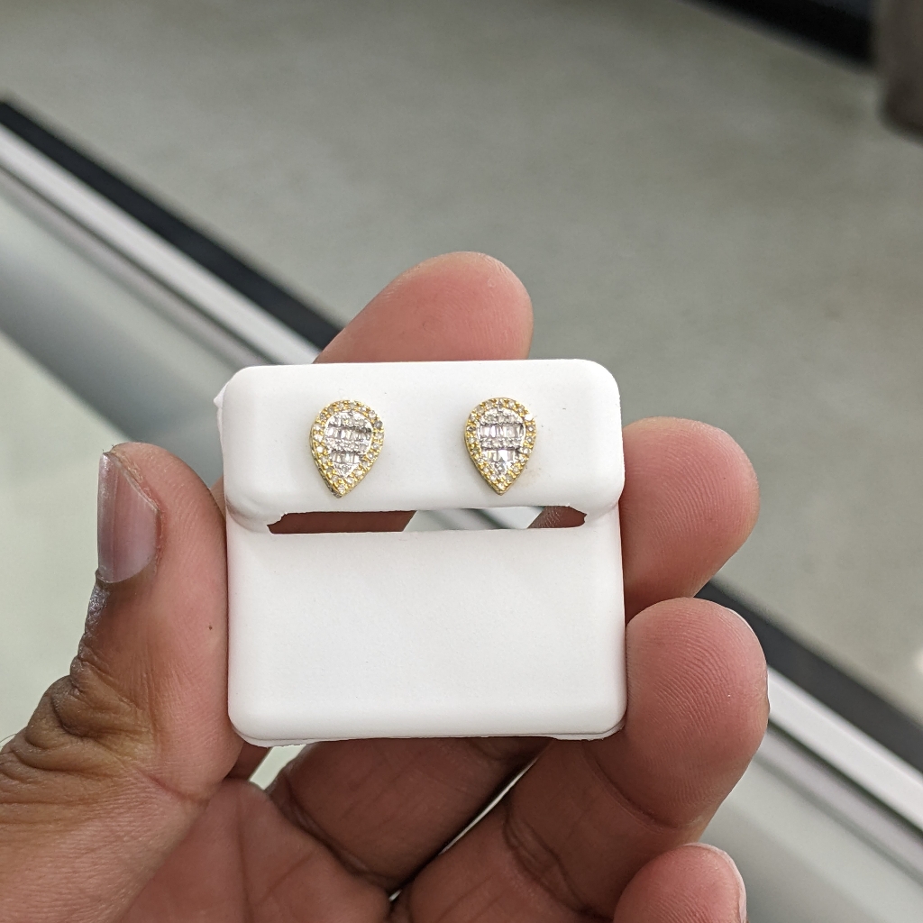Real Diamond 10kt Gold Stud Earring
